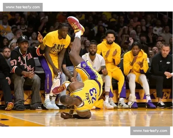 NBA季后赛激战正酣勇士逆袭成功詹姆斯带领湖人迎接挑战